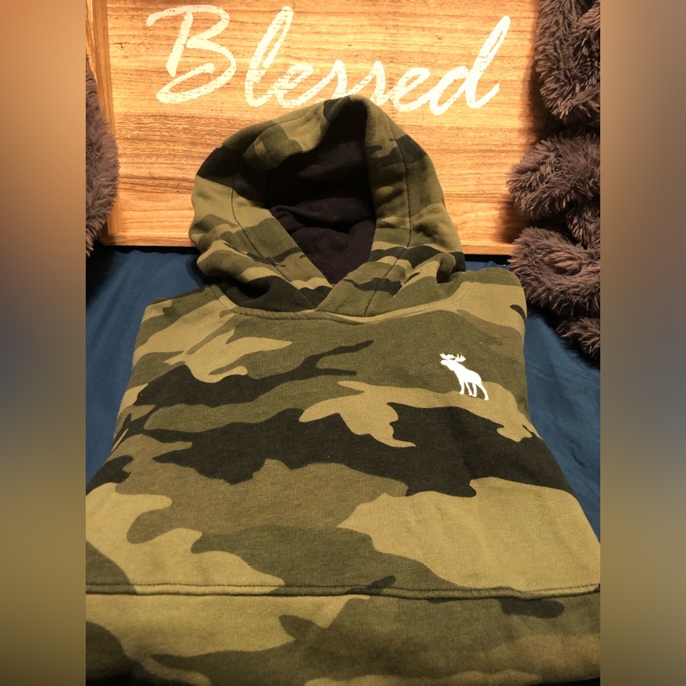 Abercrombie & Fitch pull over hoodie. Camouflage boys hoodie size 13/14